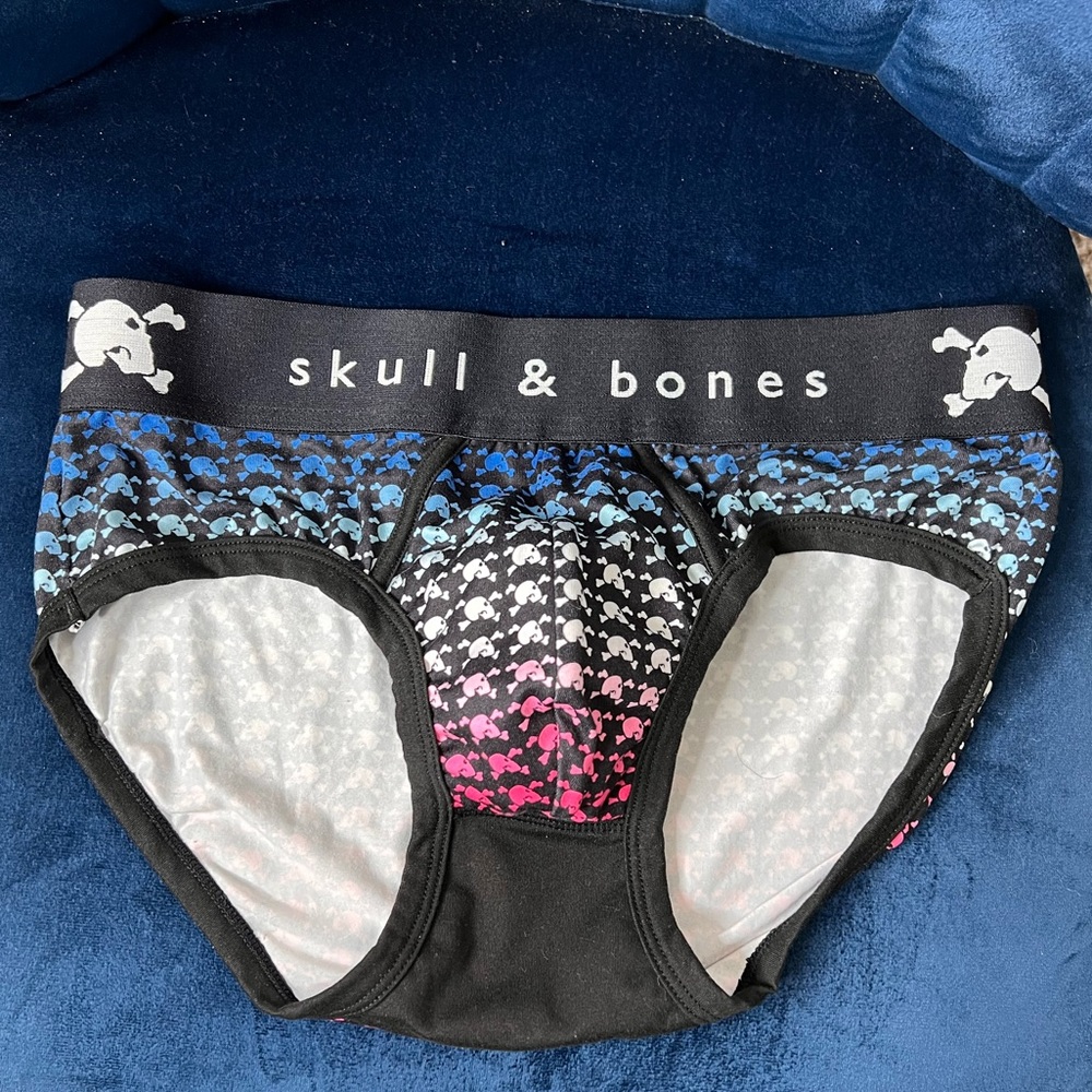 Skull and bones Briefs